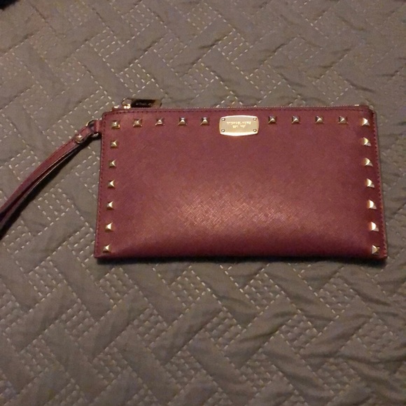 Michael Kors Handbags - Michael Kors wristlet.
